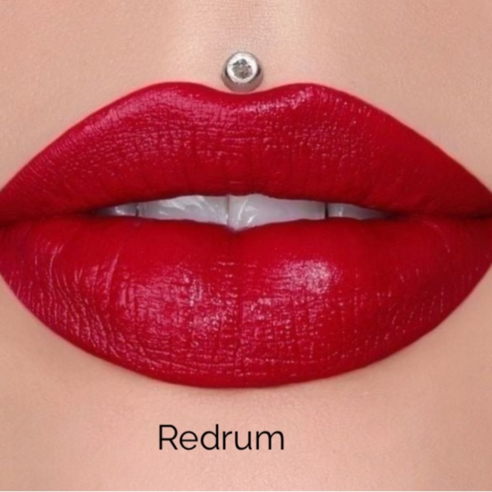 Redrum, NIB Jeffree Star Velvet Trap Lipstick